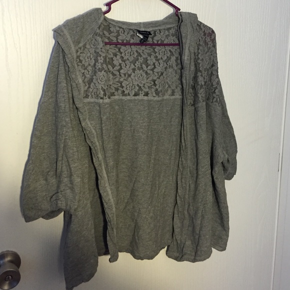 Grey shirtsleeved torrid sweater