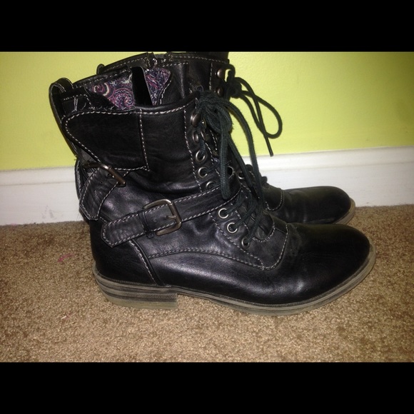 Combat boots
