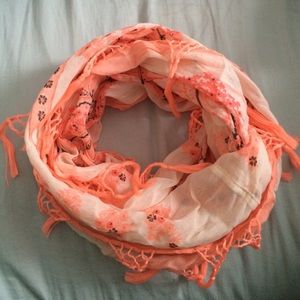 GOING TO COLLEGE!! AEO FRINGE LOOP SCARF