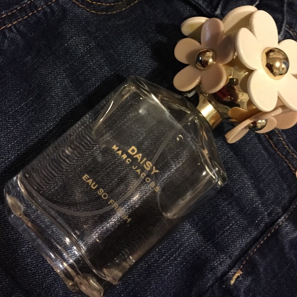 Daisy perfume