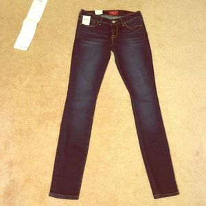 NEVER WORN LUCKY BRAND JEANS