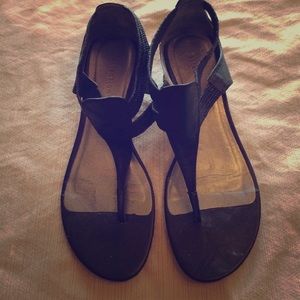 Black small wedged shoes