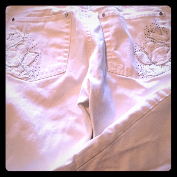White noir pants