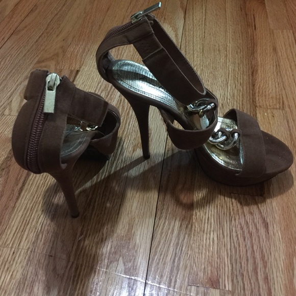 High heels - Picture 2 of 3