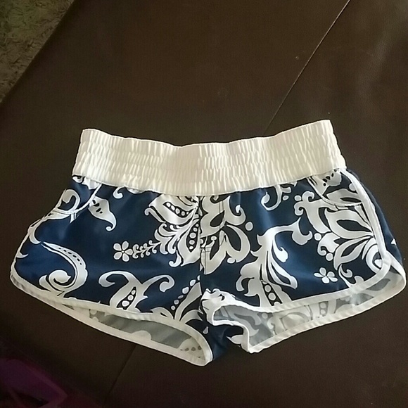 Roxy shorts size 7
