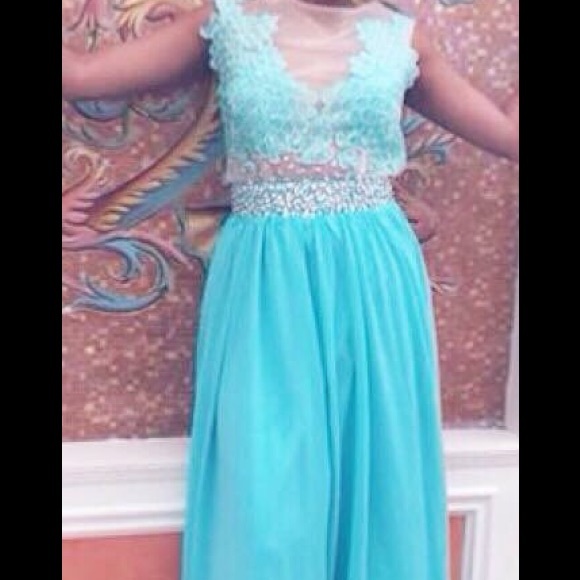 Dress - Picture 2 of 3