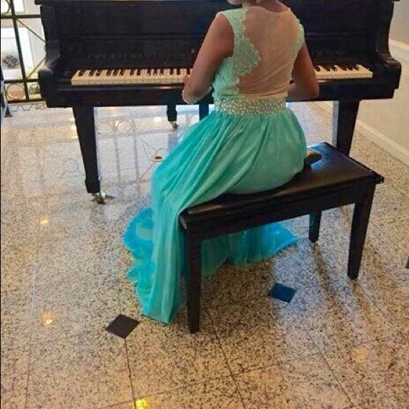 Dress - Picture 3 of 3