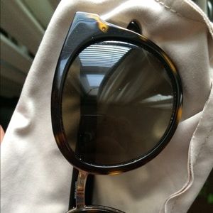 Tory Burch sunglasses listing for @bashayr