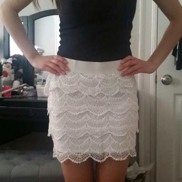 White lace ruffle skirt
