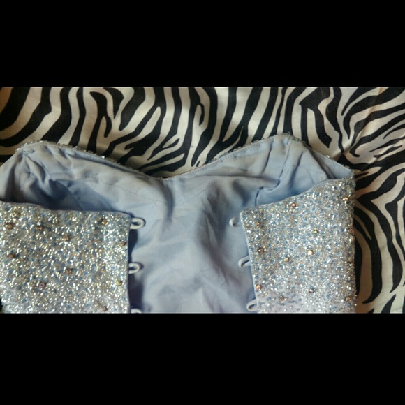 Prom dress - Picture 2 of 4