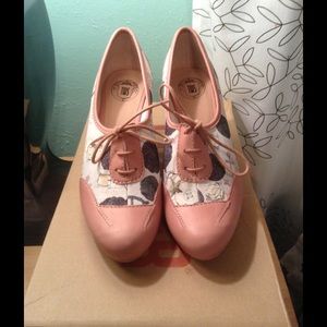 ❌Not for Sale❌Pink and nautical print Camper heels