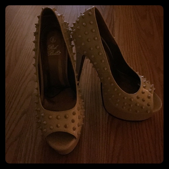 Nude spiked peep toe pumps - Picture 1 of 1