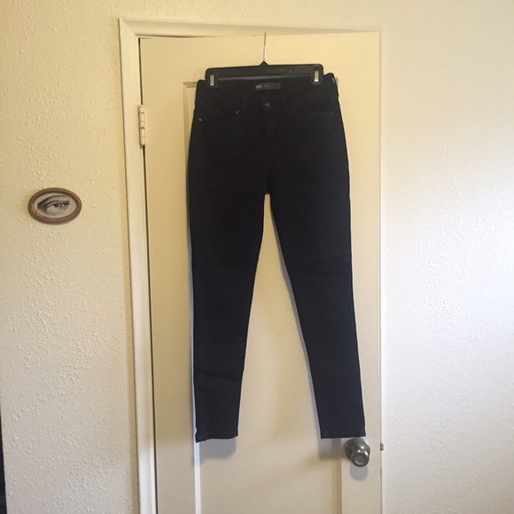 Skinny black denim Levi's. Size 6