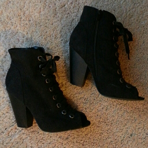 Lace up peep toe booties black 6.5 nastygal unif