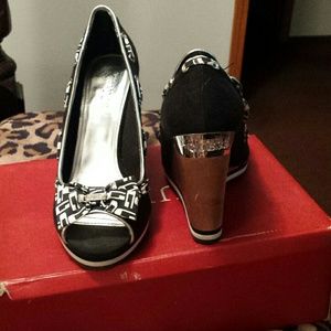 Guess wedges