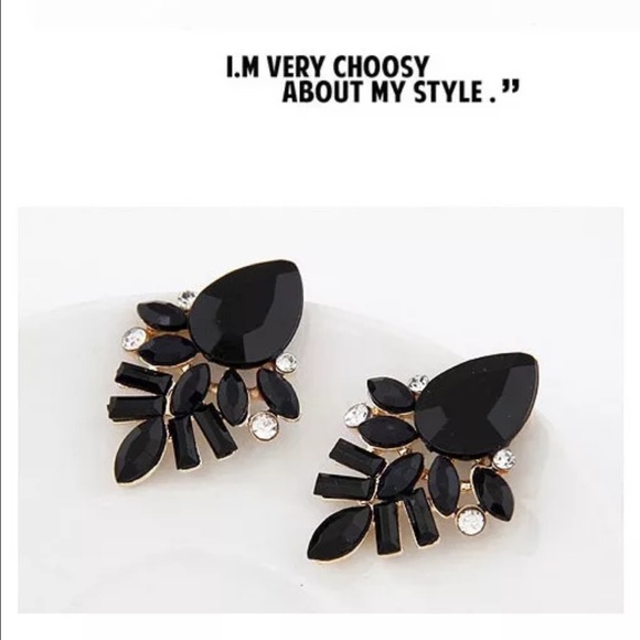❤️Black Rhinestone Stud Earrings❤️ - Picture 2 of 2