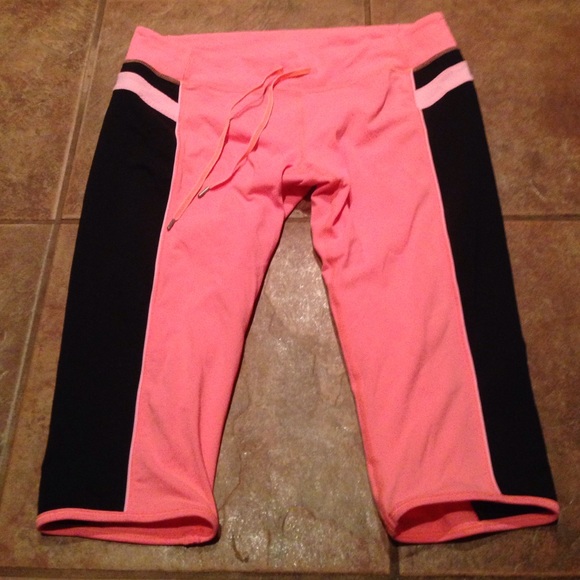 Lululemon Athletica Coral Cropped Yoga Pants 12