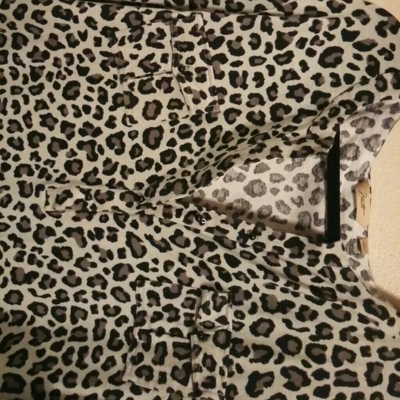 🚫🚫Sold🚫🚫Woman's cheetah print tunic shirt - Picture 3 of 3