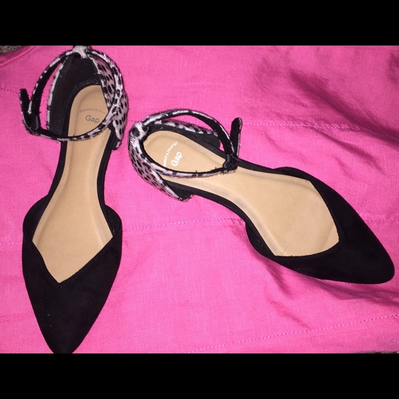 CUTE pointed-toe flats
