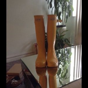 Woman's hunter boots
