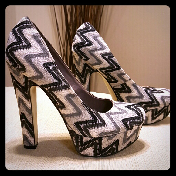 Chevron print cream, navy, dark grey and silver