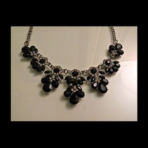 Statement necklace (black)