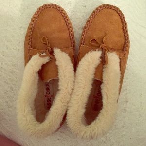 Minnetonka shoes size 8