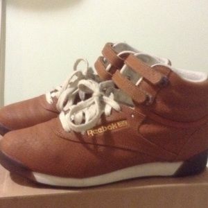 Woman's reebok sneakers