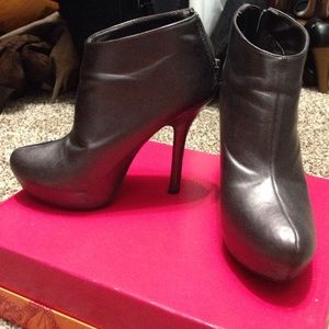 Gunmetal pewter silver ankle bootie heels