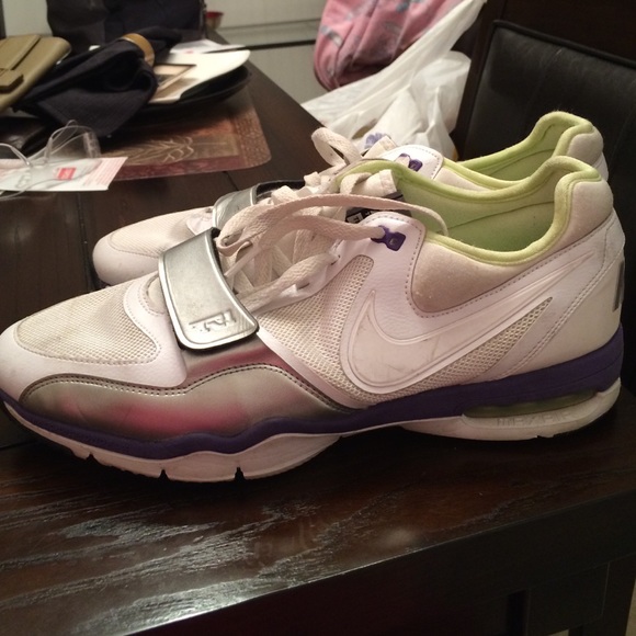 Shoes - Picture 2 of 4