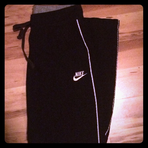 Black nike sweats