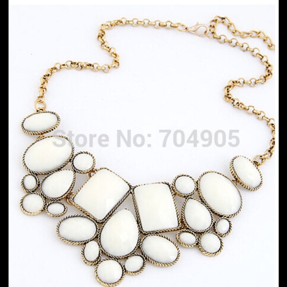 🚫sold in bundle🚫Statement necklace!