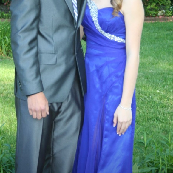 PROM DRESS - Picture 2 of 3