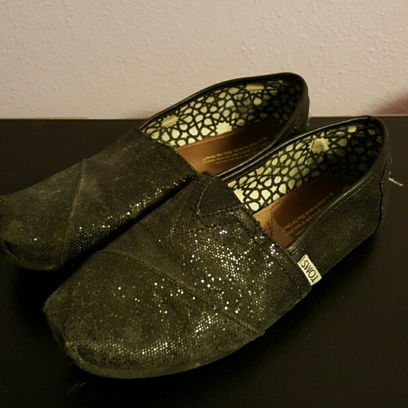 Black sparkle toms