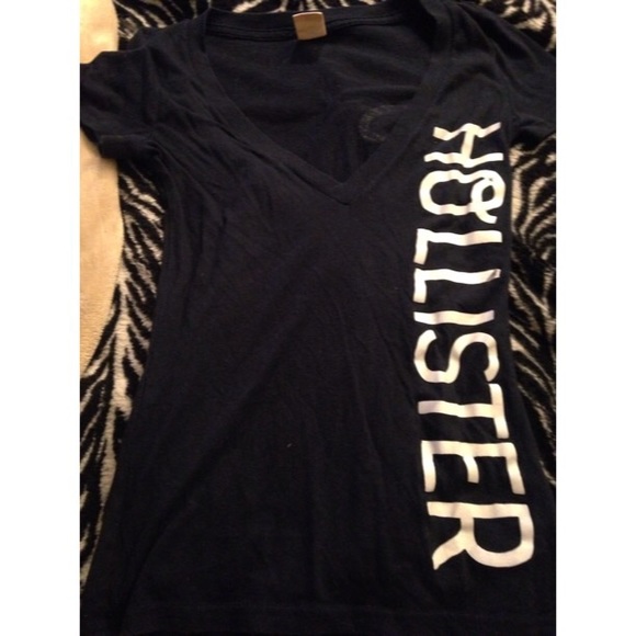 Hollister v-neck - Picture 1 of 4
