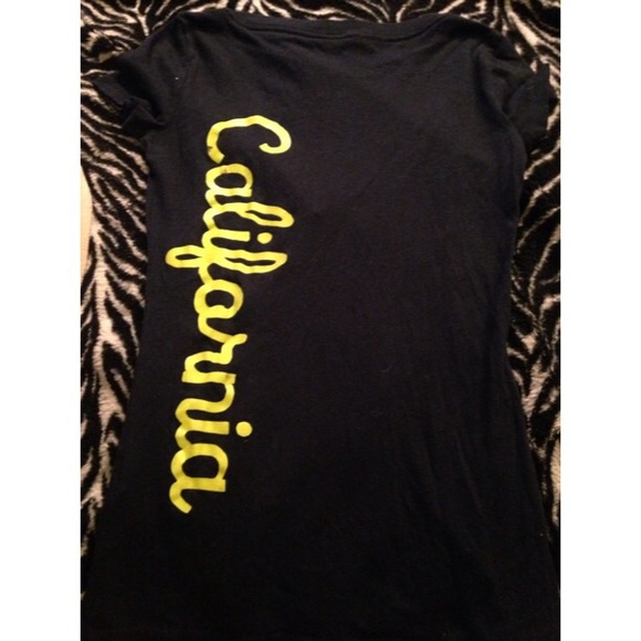 Hollister v-neck - Picture 2 of 4