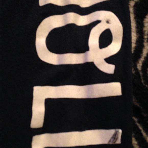 Hollister v-neck - Picture 3 of 4