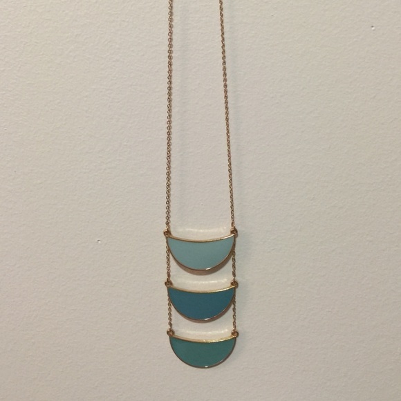 • Boutique 3 Tone Blue Necklace • - Picture 2 of 4