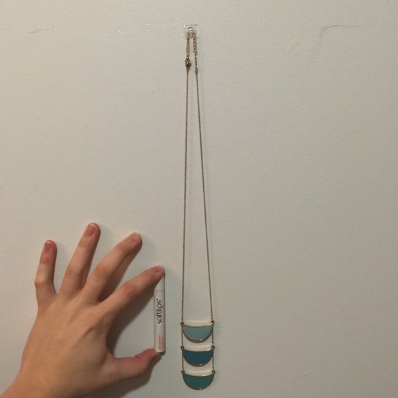 • Boutique 3 Tone Blue Necklace • - Picture 3 of 4