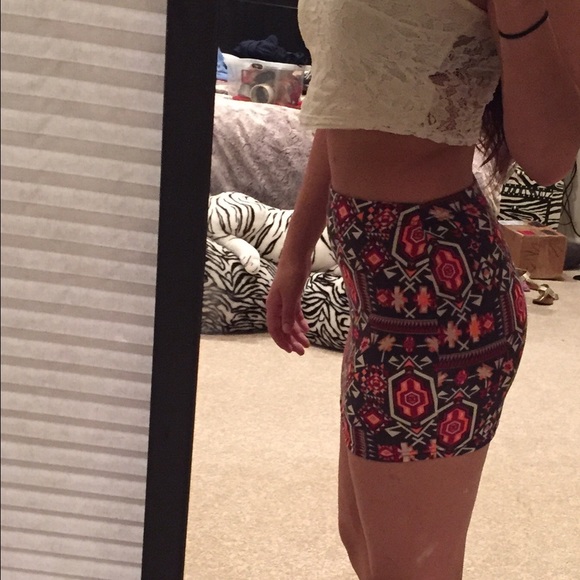 Aztec patterned skirt! - Picture 3 of 4