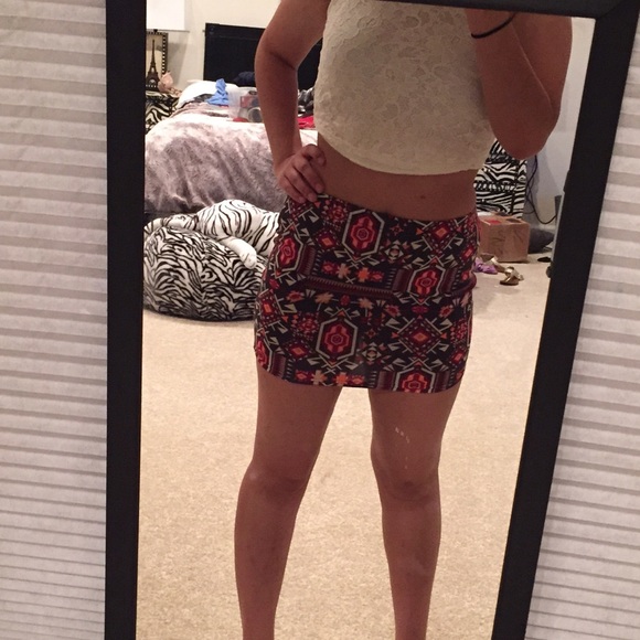 Aztec patterned skirt! - Picture 4 of 4