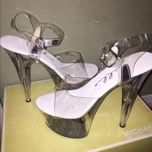 Mega hot heels ❤️