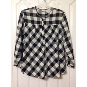 Black and white plaid button up!