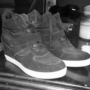 Steve madden sneaker shoes with wedge heal