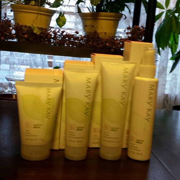 Mary Kay Other - New set of Mary Kay botanicals