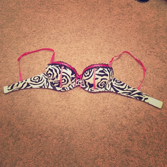 Like new!!  Candie's Bra 💗
