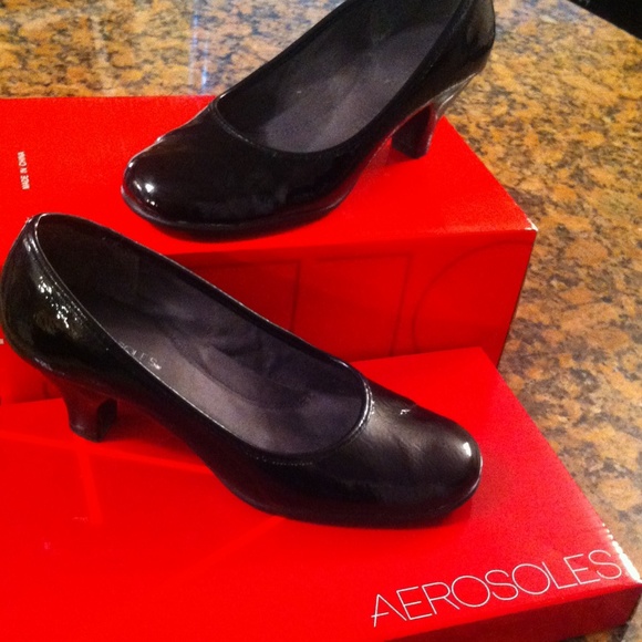 Black aerosoles heels.