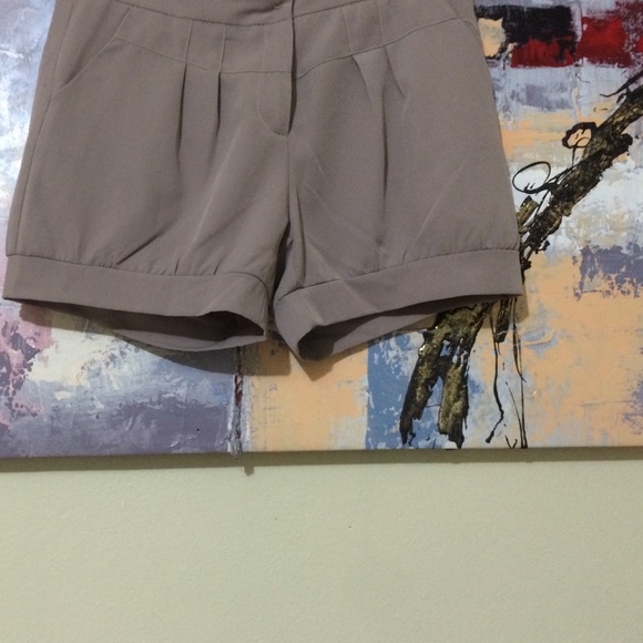 khaki pants