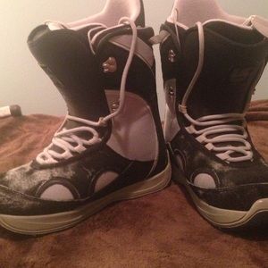 Women's snowboard boots