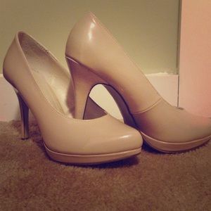 Xappeal size 9 nude pumps